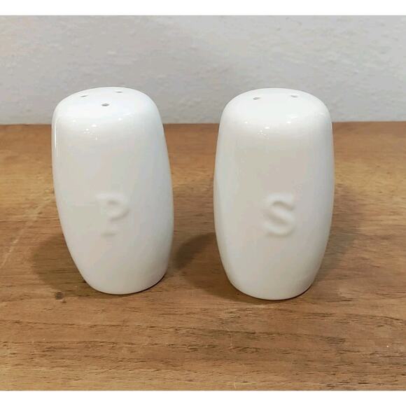 Vintage Better Homes & Gardens Salt And Pepper Set Ceramic White - Picture 1 of 11